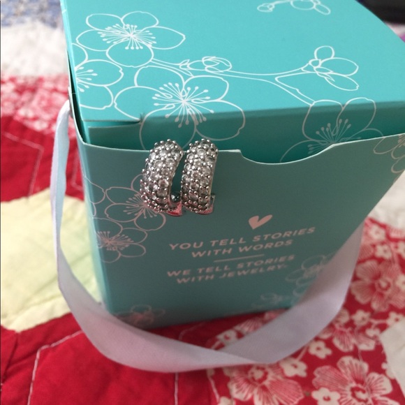 Huggie earrings - Picture 3 of 3